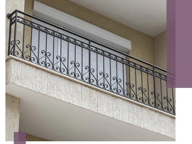 Балконные ограждения из металла и стекла в Сочи для домов