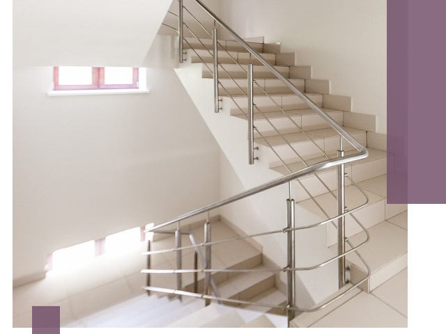 Установка и замена перил в подъезде в Сочи