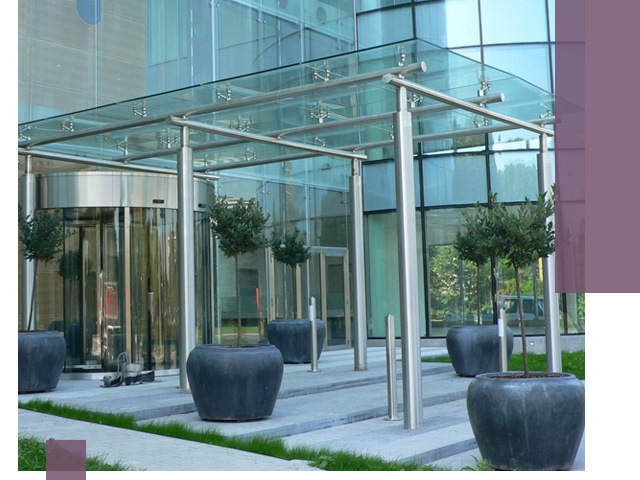 Навесы из стекла на заказ в Сочи — монтаж и установка