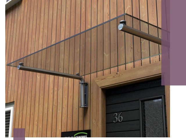 Стеклянные козырьки на входы и фасады в Сочи