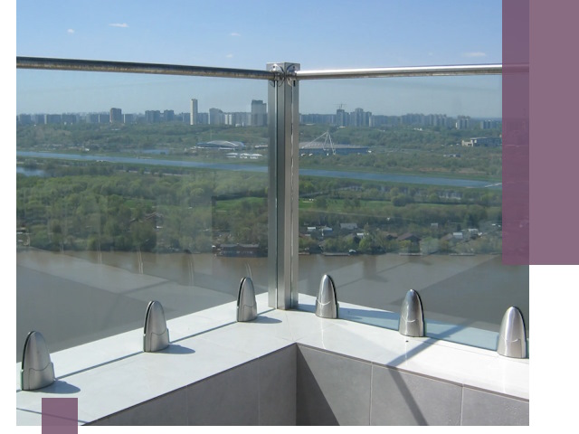 Стеклянные парапеты премиум класса в Сочи для домов и бизнесов